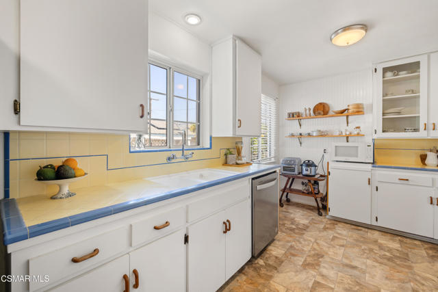 60 Grandview Circle, Camarillo CA: https://media.crmls.org/mediaz/d47af32a-4d2d-408c-ab91-1add09333dc1.jpg