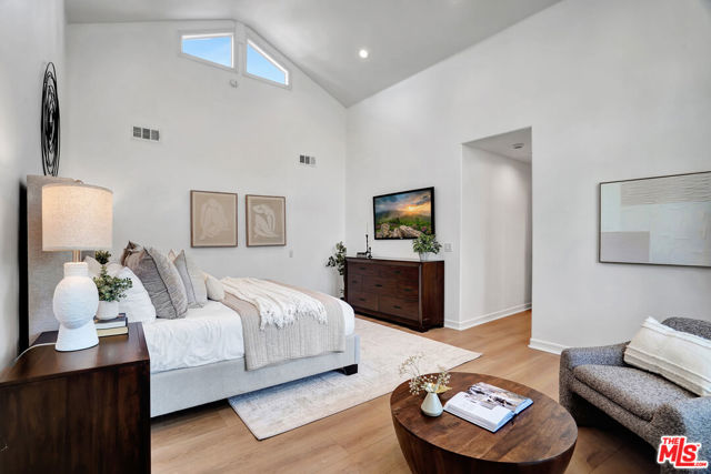 4476 Calhoun Avenue, Sherman Oaks CA: https://media.crmls.org/mediaz/d47b11f3-9043-46f6-a0bb-9b94d20f21c1.jpg