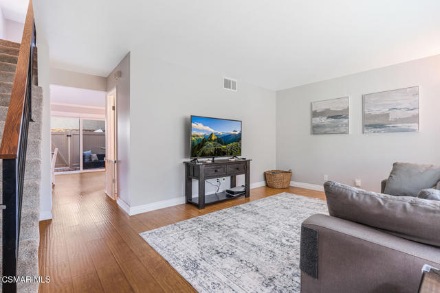 579 Rio Grande Circle, Thousand Oaks CA: https://media.crmls.org/mediaz/d47b3c4e-158a-4c10-8212-44f4a2da16f6.jpg