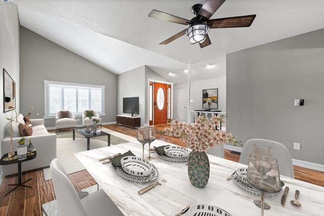 508 E Myrick Court, Clayton CA: https://media.crmls.org/mediaz/d47b4854-7f7f-412f-9269-6d4b3251a862.jpg