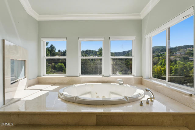 Detail Gallery Image 22 of 39 For 4174 Elm View Dr, Los Angeles,  CA 91316 - 5 Beds | 5 Baths