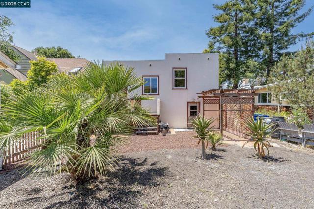 837 San Carlos Ave, Albany CA: https://media.crmls.org/mediaz/d47c1a69-14e9-47f6-83b7-e158a225d100.jpg