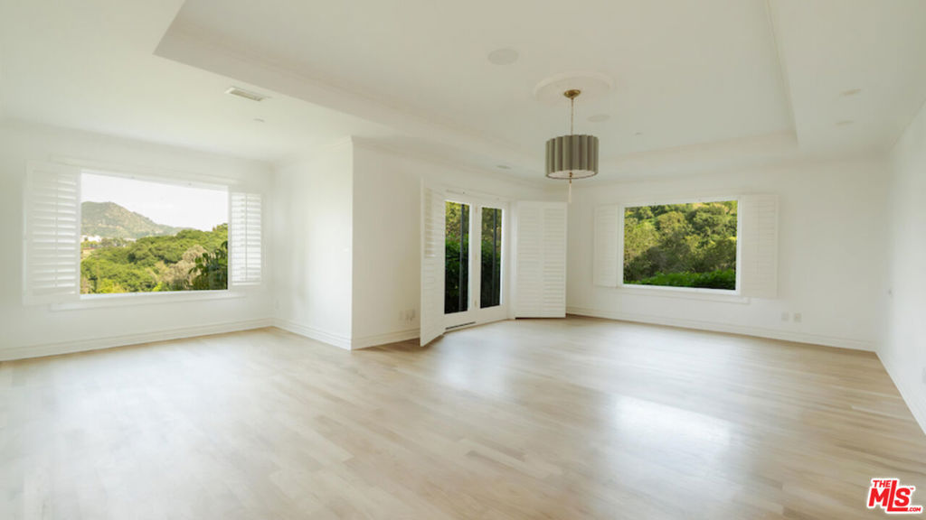 10900 Terryview DriveStudio City img 3