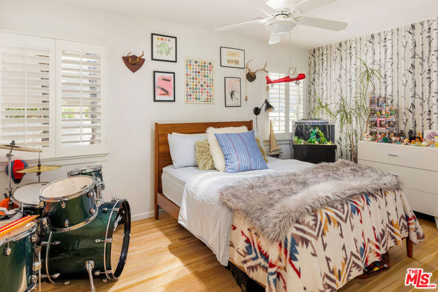 8421 Kirkwood Drive, Los Angeles CA: https://media.crmls.org/mediaz/d47d68f0-5362-42a8-b553-0c4c315b2d23.jpg