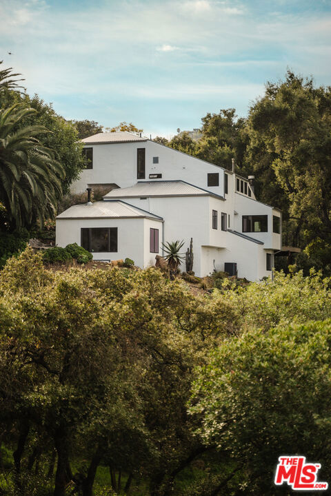 2002 Tuna Canyon Road, Topanga CA: https://media.crmls.org/mediaz/d47d7ddc-70cf-4350-b6af-18e59d73e7a9.jpg