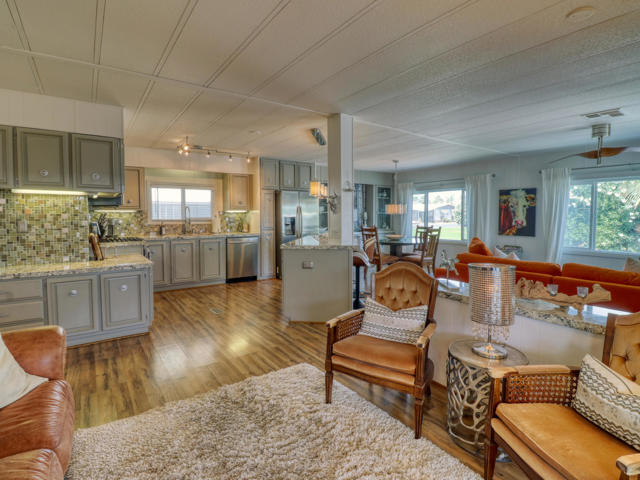 51555 Monroe St. #18, Indio CA: https://media.crmls.org/mediaz/d47d80d4-80ef-4d50-b9a0-a71327f66061.jpg