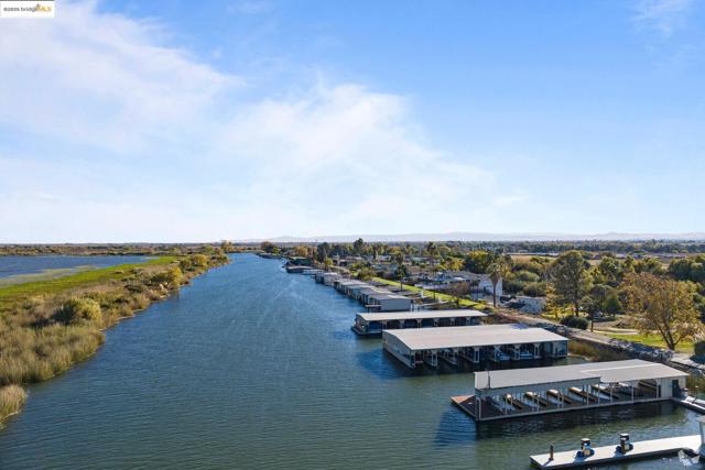 343 Alcott Ct, Bethel Island CA: https://media.crmls.org/mediaz/d47dc072-135b-4036-9f41-55fe431907aa.jpg