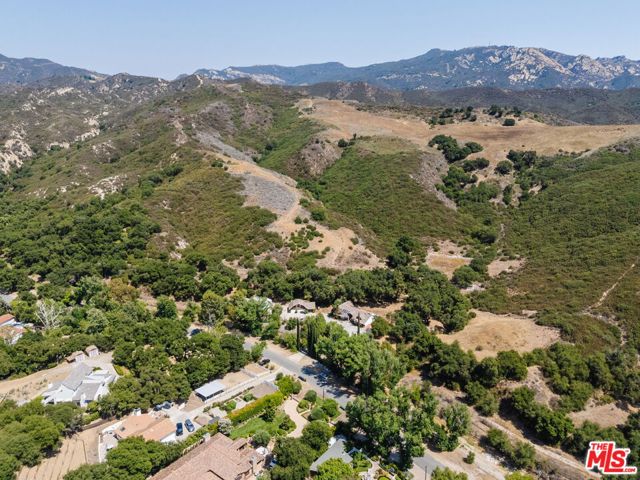 2470 Stokes Canyon Road, Calabasas CA: https://media.crmls.org/mediaz/d47dfe56-9eb8-4cef-9c60-629eb9e9f907.jpg