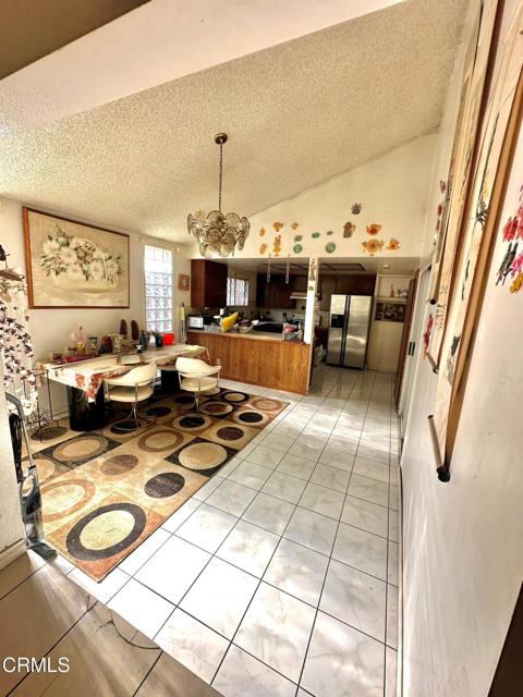 Detail Gallery Image 3 of 19 For 11440 Strathern St, North Hollywood,  CA 91605 - 5 Beds | 3 Baths
