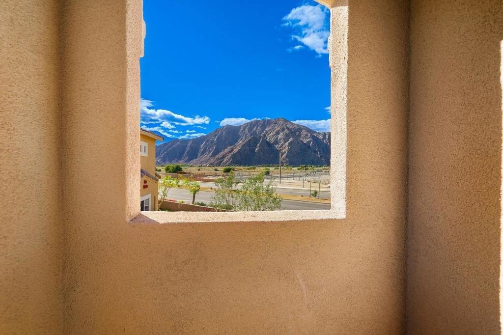 https://media.crmls.org/mediaz/d47e15f5-43a6-4fa8-b2c3-94947dc2b2ae.jpg?preset=X-Large