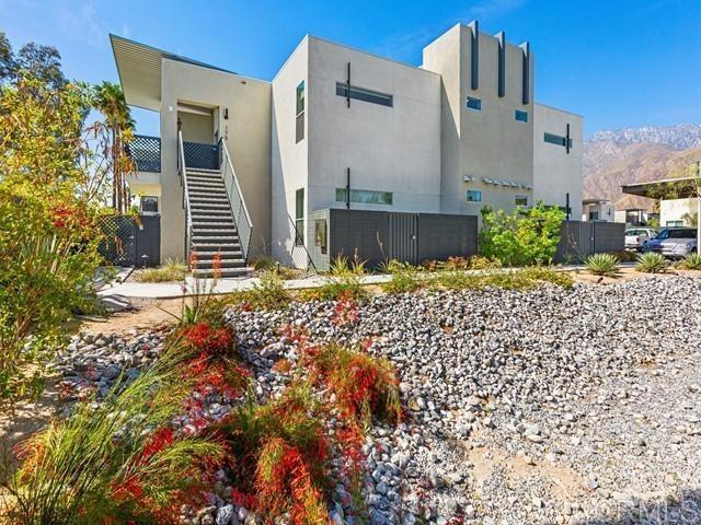 175 The Riv, Palm Springs CA: https://media.crmls.org/mediaz/d47e9754-04ec-472a-9cde-57fc069bb622.jpg