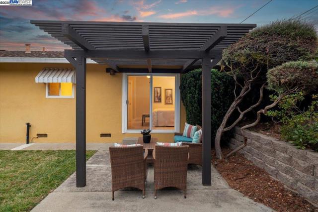 25631 Paul Ct, Hayward CA: https://media.crmls.org/mediaz/d47ec55b-0d2e-4f70-a68e-f01361eb83c1.jpg