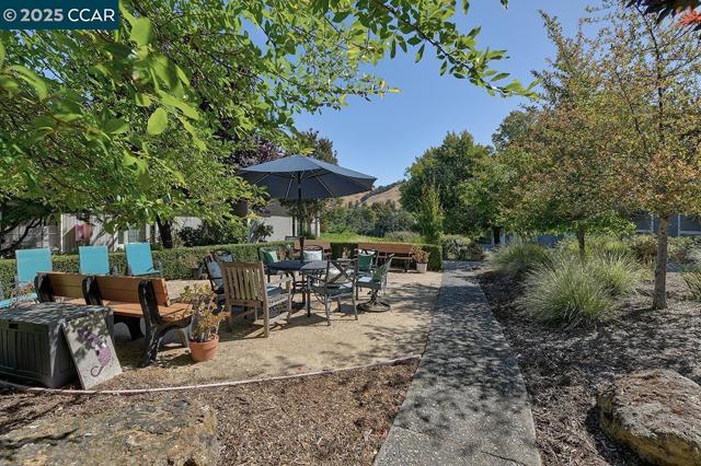 3128 Tice Creek Dr, Walnut Creek CA: https://media.crmls.org/mediaz/d47ee65f-02d7-4591-ac51-695031248cc0.jpg