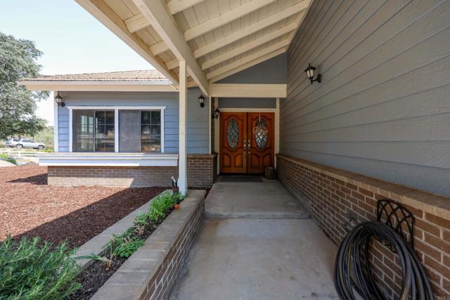 Detail Gallery Image 3 of 39 For 2129 Avenida Del Cielo, Alpine,  CA 91901 - 4 Beds | 2/1 Baths