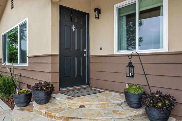 220 Journeys End, Vista CA: https://media.crmls.org/mediaz/d47f89d2-05e3-482d-89af-63b4bdb69b34.jpg