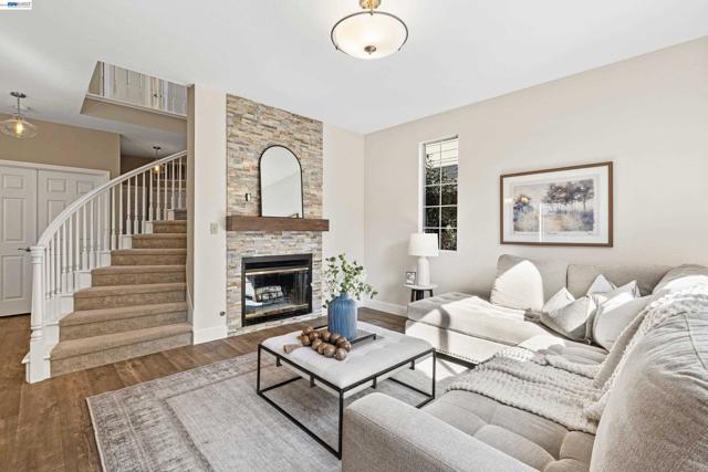 47 Summer Hill Court, Danville CA: https://media.crmls.org/mediaz/d47fd100-2eae-4123-8ba9-a8393abe5fb3.jpg