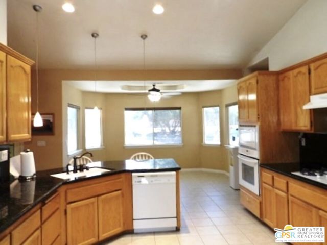 6950 Oak View Court, Oak Hills CA: https://media.crmls.org/mediaz/d481d873-03ce-4d3e-a821-92bf8a4c2803.jpg