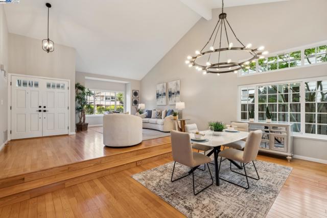 82 Applegate Way, Alameda CA: https://media.crmls.org/mediaz/d4828af9-5861-4907-a34a-fd840a733813.jpg
