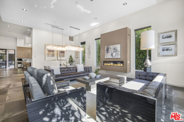 5304 Louise Avenue, Encino CA: https://media.crmls.org/mediaz/d4852487-4d2a-4425-af6d-db0b15f0f3e6.jpg