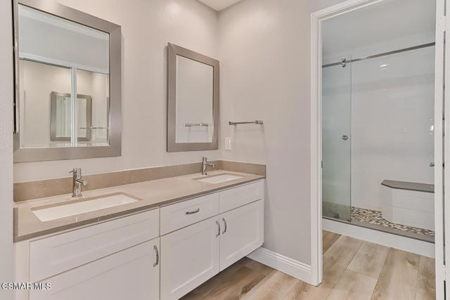 160 Cottage Grove Avenue, Camarillo CA: https://media.crmls.org/mediaz/d48543ba-eb36-4384-8f52-206db44a5da5.jpg