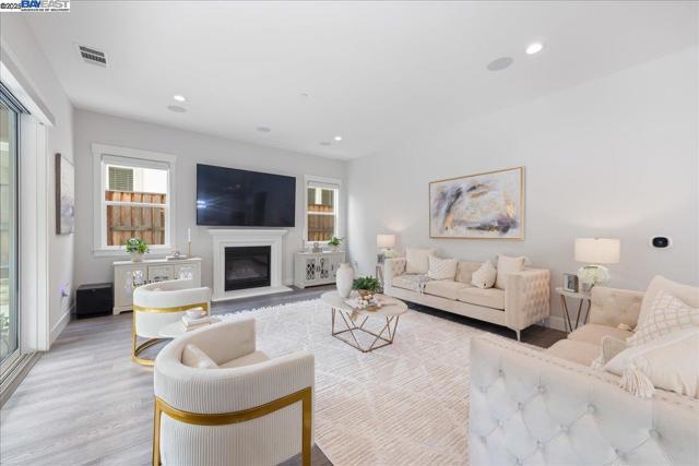 7259 Lembert Hills Dr, Dublin CA: https://media.crmls.org/mediaz/d485a735-fff7-4348-93a4-b1c7b3d3b958.jpg