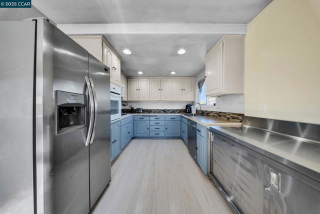 3412 Flamingo Dr, Concord CA: https://media.crmls.org/mediaz/d485dddc-0a53-4583-bf67-6715066e176c.jpg