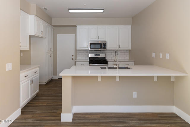 751 Paseo Nogales, Oxnard CA: https://media.crmls.org/mediaz/d485f900-eaac-4e6d-a28a-53707ee1a158.jpg