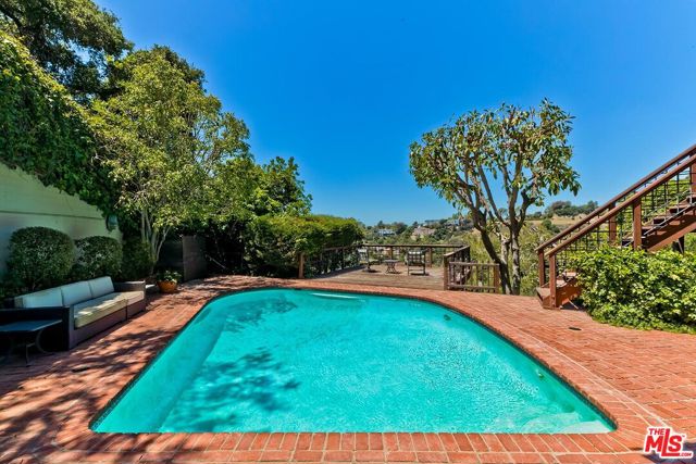 13490 Firth Drive, Beverly Hills CA: https://media.crmls.org/mediaz/d48653e7-af65-4f38-848c-01304a0a4c73.jpg