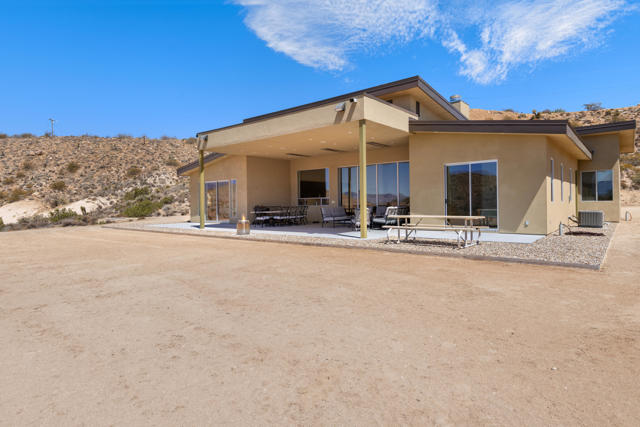 7852 Pinon Drive, Yucca Valley CA: https://media.crmls.org/mediaz/d486941e-98c0-475f-b2d5-8589c973bc9e.jpg