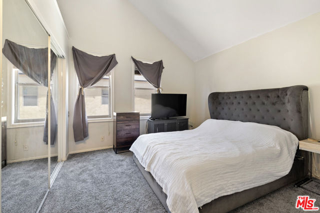 14256 Victory Boulevard, Van Nuys CA: https://media.crmls.org/mediaz/d486c1ac-3d31-4ff0-810c-a7279d5e3616.jpg