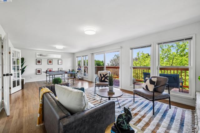 3014 BROADMOOR VIEW, Oakland CA: https://media.crmls.org/mediaz/d486f608-c944-4fc6-8c20-029095af31ef.jpg