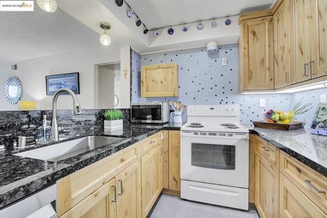 Image 11 of 42 For 545 Pierce St  3002