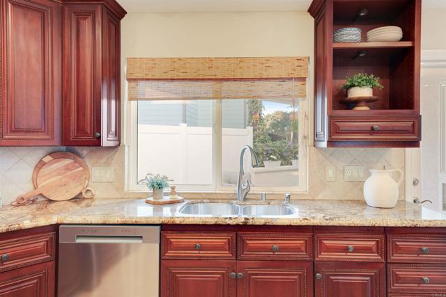 Detail Gallery Image 26 of 44 For 2438 Ocean St, Carlsbad,  CA 92008 - 3 Beds | 2/1 Baths