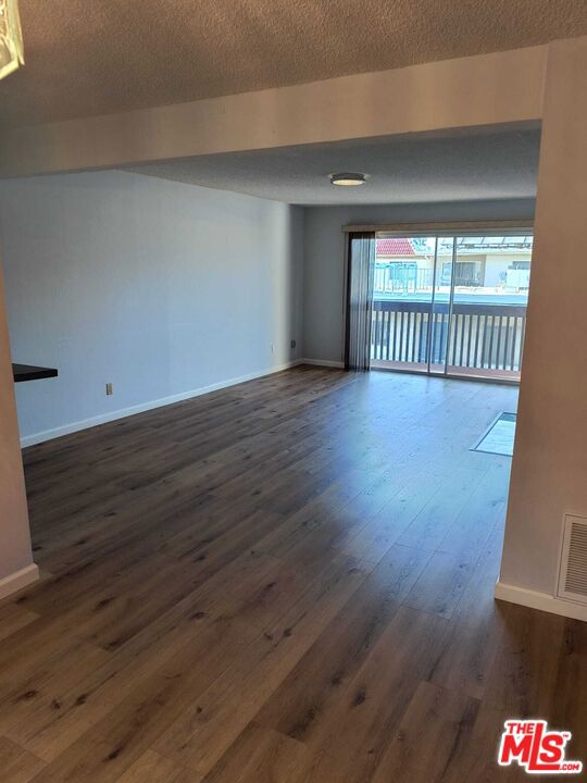 5334 N Lindley Avenue, Encino CA: https://media.crmls.org/mediaz/d4883e18-7768-4726-b883-87fd51bf2c76.jpg