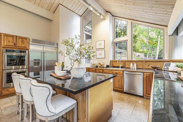 19233 Mountain Way, Los Gatos CA: https://media.crmls.org/mediaz/d4884954-529b-4ae6-80ca-f23c447ce0e0.jpg