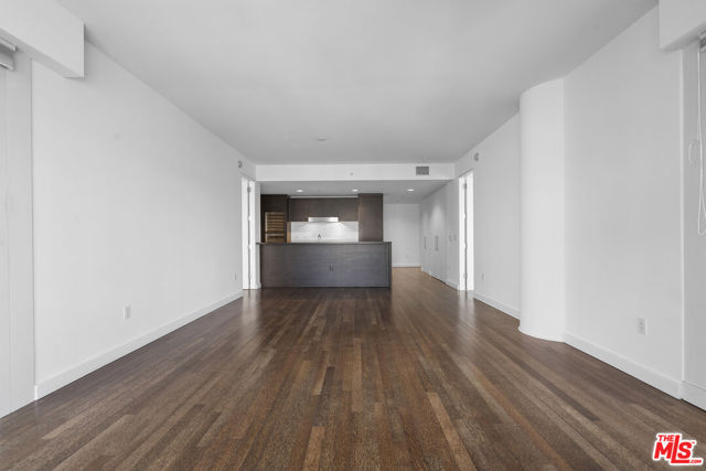 6250 Hollywood Boulevard, Los Angeles CA: https://media.crmls.org/mediaz/d488650e-e808-4b74-9f10-77f538401c19.jpg