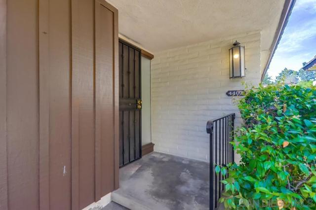 4402 Collwood Ln, San Diego CA: https://media.crmls.org/mediaz/d4888c08-57d5-413d-b7ce-4815dd96fe9c.jpg