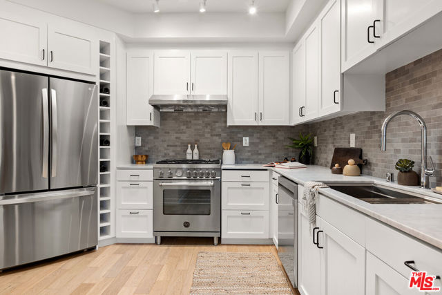 4180 Fair Avenue, Studio City CA: https://media.crmls.org/mediaz/d489a729-b770-411d-af9d-5da529e5d2e1.jpg