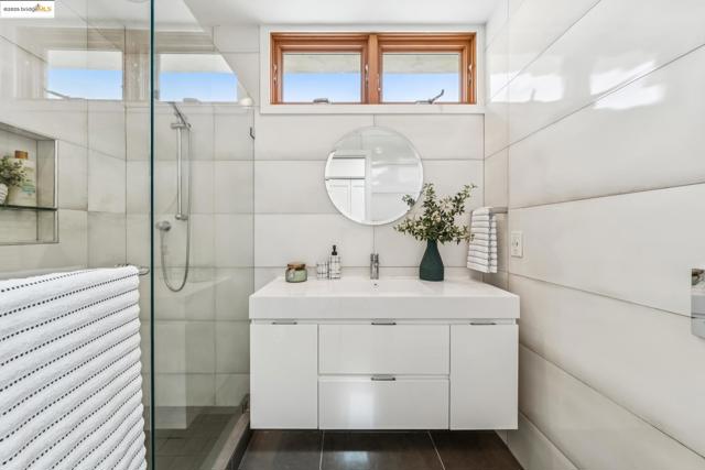 714 Evelyn Ave, Albany CA: https://media.crmls.org/mediaz/d489ed45-393b-4c6f-966c-0b861d24e697.jpg