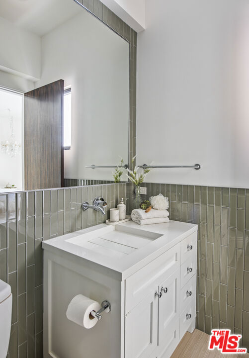 9852 San Circle, Beverly Hills CA: https://media.crmls.org/mediaz/d48a54f7-f8c6-49db-9ca3-29a771289b3c.jpg