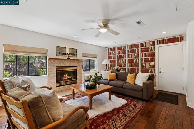 3081 Walnut Blvd, Walnut Creek CA: https://media.crmls.org/mediaz/d48af966-b92c-4560-a9f4-968de94b6540.jpg