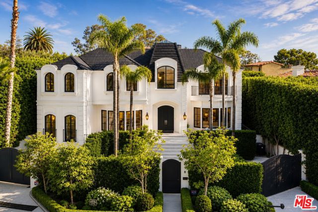 8 Oakmont Drive, Los Angeles CA: https://media.crmls.org/mediaz/d48b26ec-c5f0-48c2-b514-0d992f5b94c8.jpg