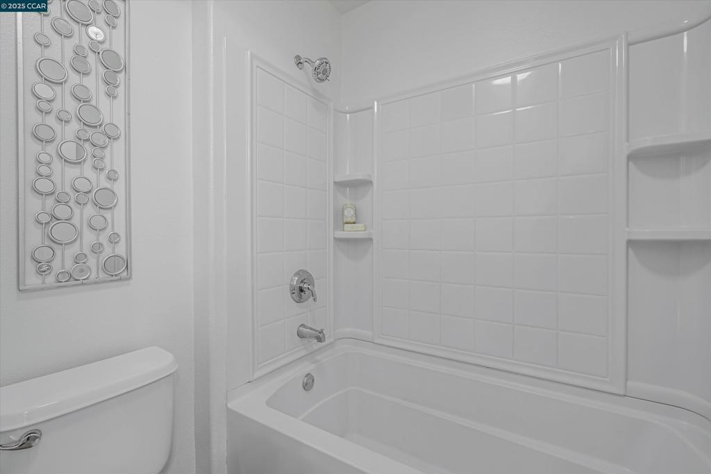 https://media.crmls.org/mediaz/d48c5c77-b7bf-4e15-8a11-f449fa78b7d0.jpg?preset=X-Large