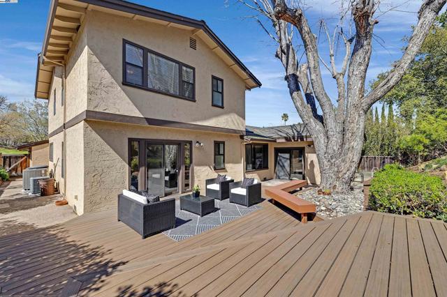 1068 Concord St, Pleasanton CA: https://media.crmls.org/mediaz/d48ccfeb-f201-494b-b216-7643c0c60b28.jpg