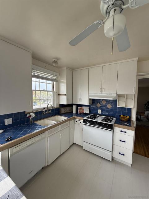 1205 Park Row, La Jolla CA: https://media.crmls.org/mediaz/d48d25b0-3feb-4ef7-bfdb-d04b6fe541d8.jpg