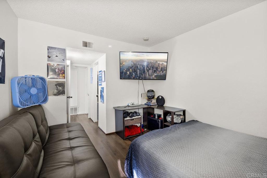 1050 Washington Ave - photo 12