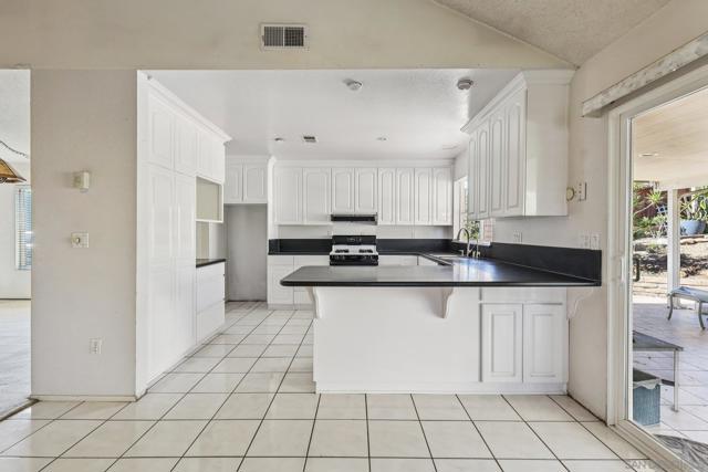 823 Fuchsia Ln, San Diego CA: https://media.crmls.org/mediaz/d48d9ed7-36cd-4a95-8889-833296fe37aa.jpg