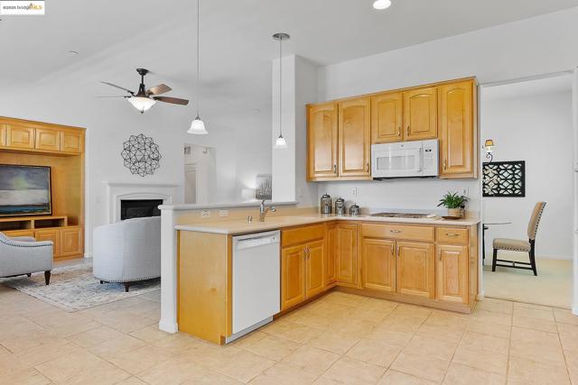 551 Quindell Way, Brentwood CA: https://media.crmls.org/mediaz/d48dde00-76a6-4d7e-83ae-cc642fa294c4.jpg