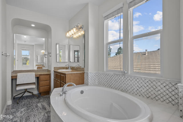 2012 Keltic Lodge Drive, Oxnard CA: https://media.crmls.org/mediaz/d48dee4c-309c-4353-86e5-538181cb1ab7.jpg