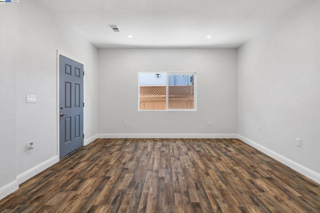 4189 Ogden Dr, Fremont CA: https://media.crmls.org/mediaz/d48e51e6-f920-4a53-b122-de3a30ff3b14.jpg
